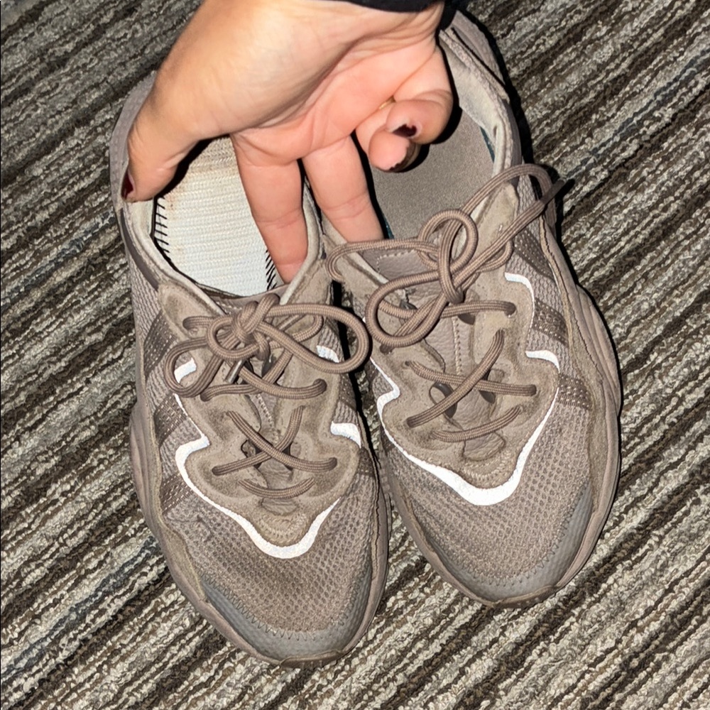Tan Ozweego Adidas